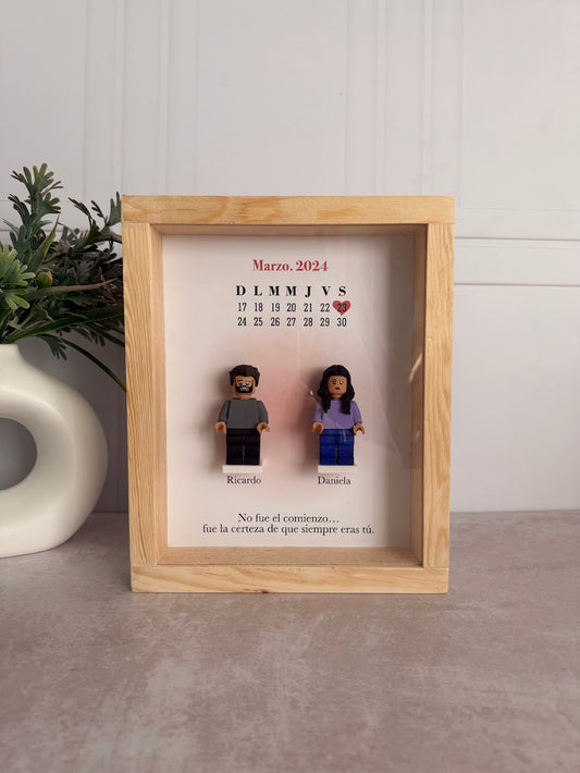 Marco de Madera Personalizado con 2 Figuras Tipo LEGO®
