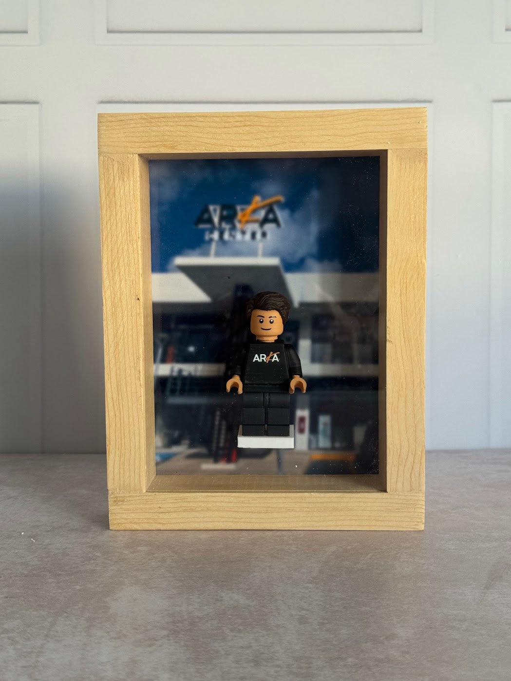 Marco de Madera Personalizado con 1 Figura Tipo LEGO®