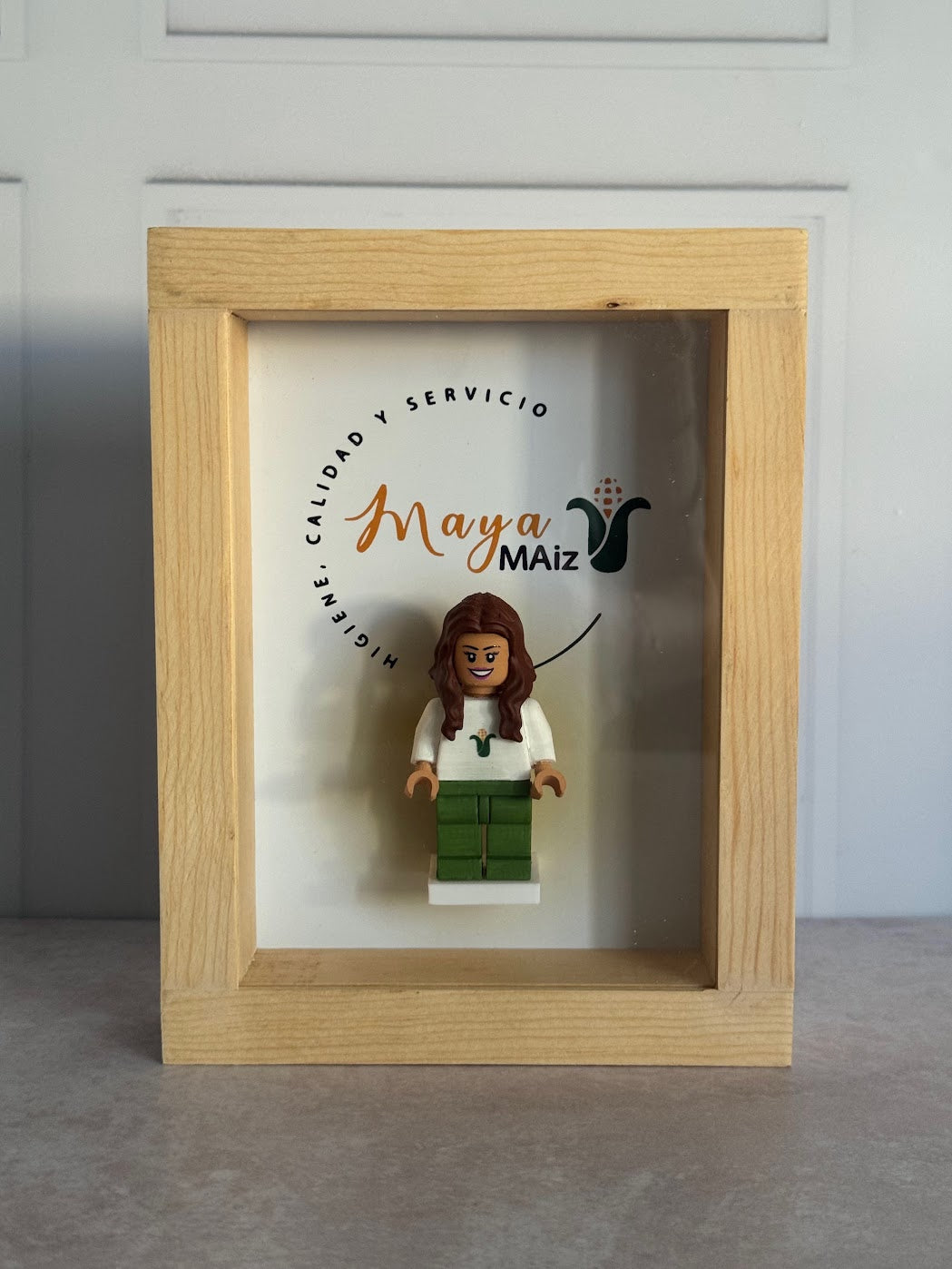 Marco de Madera Personalizado con 1 Figura Tipo LEGO®