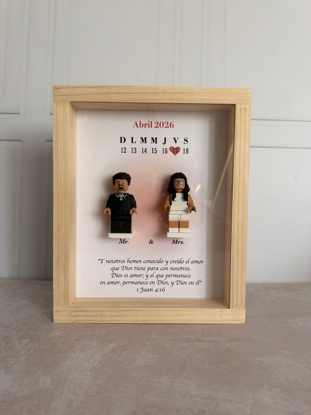 Marco de Madera Personalizado con 2 Figuras Tipo LEGO®