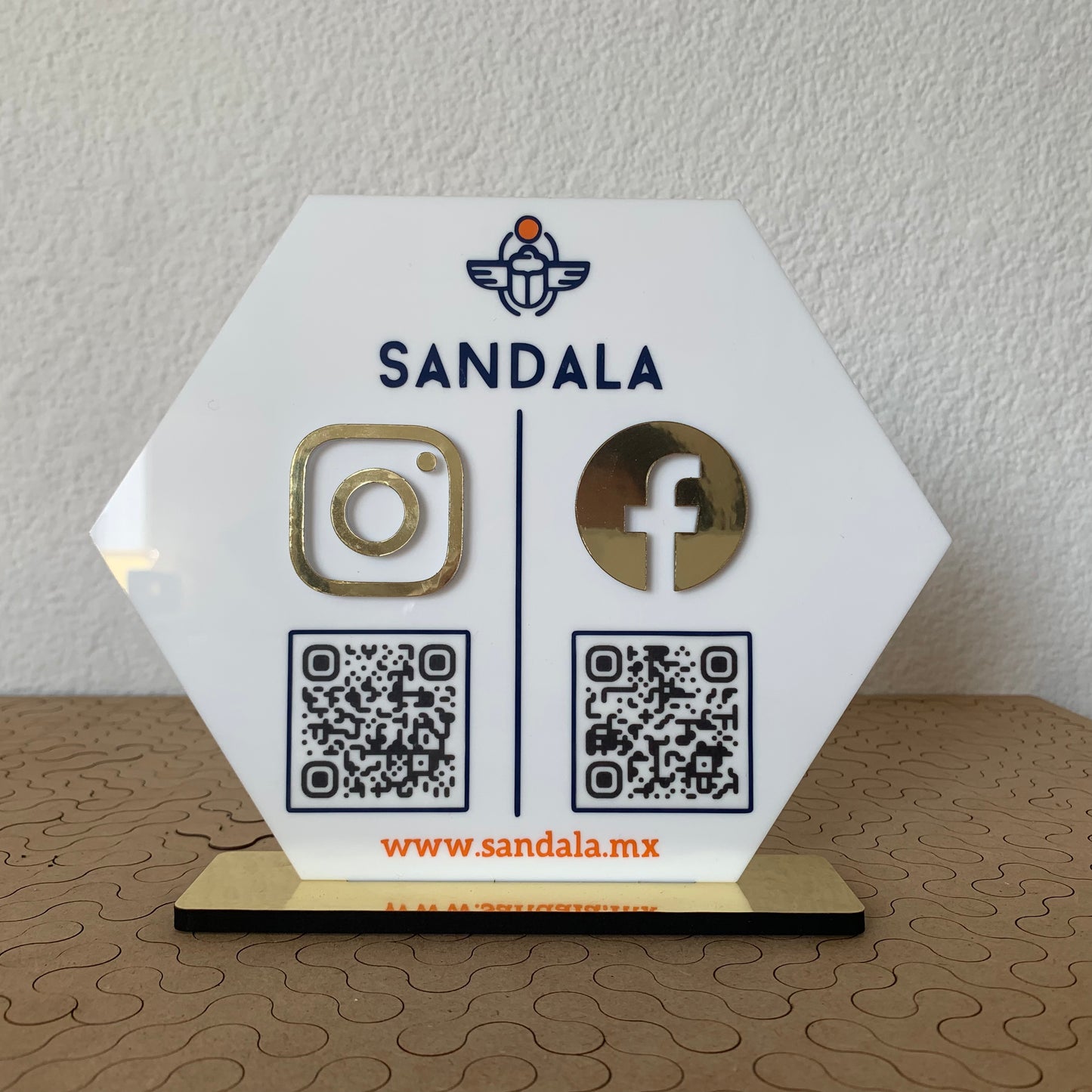 Placa de redes sociales hexagonal mini